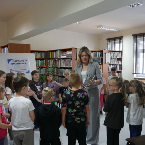 Uroczyste Pasowanie na Czytelników uczniów klas I ze Szkoły Podstawowej nr 2 im. Fryderyka Chopina w Małkini Górnej