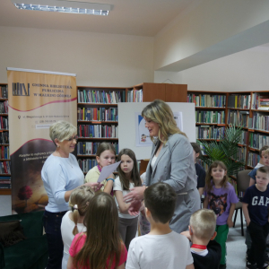 Uroczyste Pasowanie na Czytelników uczniów klas I ze Szkoły Podstawowej nr 2 im. Fryderyka Chopina w Małkini Górnej