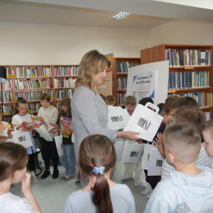 Uroczyste Pasowanie na Czytelników uczniów klas I ze Szkoły Podstawowej nr 2 im. Fryderyka Chopina w Małkini Górnej