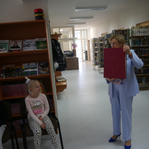 Uroczyste Pasowanie na Czytelników uczniów klas I ze Szkoły Podstawowej nr 2 im. Fryderyka Chopina w Małkini Górnej