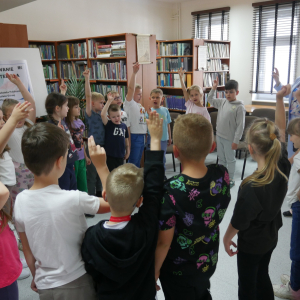 Uroczyste Pasowanie na Czytelników uczniów klas I ze Szkoły Podstawowej nr 2 im. Fryderyka Chopina w Małkini Górnej