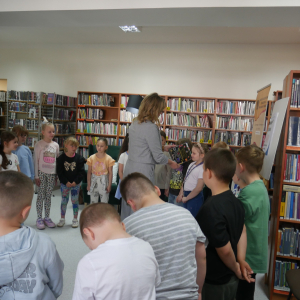 Uroczyste Pasowanie na Czytelników uczniów klas I ze Szkoły Podstawowej nr 2 im. Fryderyka Chopina w Małkini Górnej
