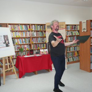 Wyjątkowy recital poetycko-aktorski Piotra Pilarskiego pt. Animus serce moje w bibliotece