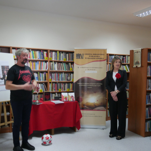 Wyjątkowy recital poetycko-aktorski Piotra Pilarskiego pt. Animus serce moje w bibliotece
