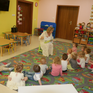 Głośne czytanie w Żłobku