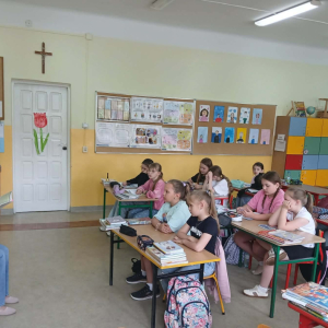  Czytanie dzieciom w Szkole Podstawowej w Prostyni