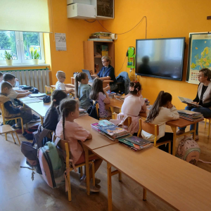  Czytanie dzieciom w Szkole Podstawowej w Prostyni