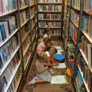 Przedszkolaki z prostyńskiego przedszkola z wizytą w bibliotece