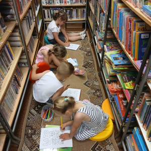Przedszkolaki z prostyńskiego przedszkola z wizytą w bibliotece