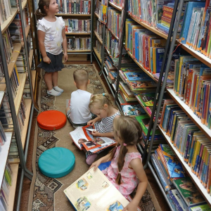 Przedszkolaki z prostyńskiego przedszkola z wizytą w bibliotece