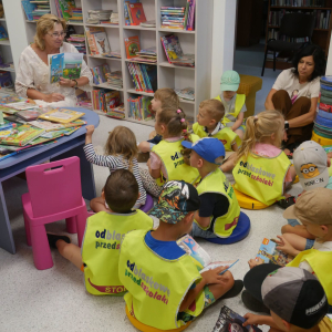 Najmłodsze Przedszkolaki z wizytą w bibliotece