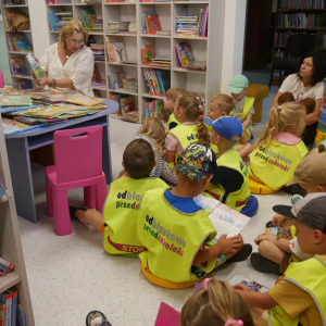 Najmłodsze Przedszkolaki z wizytą w bibliotece