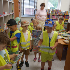 Najmłodsze Przedszkolaki z wizytą w bibliotece