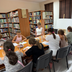 Spotkanie w bibliotece w ramach wakacyjnych zajęć dla dzieci pod hasłem "Legendy polskie"