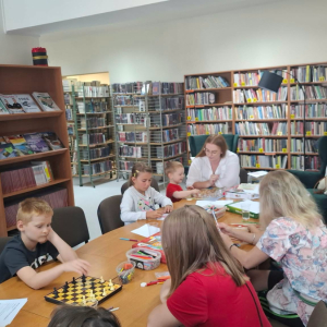 Dzień planszówek i zagadek-zajęcia wakacyjne w bibliotece
