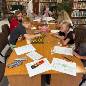 Dzień planszówek i zagadek-zajęcia wakacyjne w bibliotece