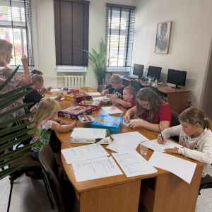 Dzień planszówek i zagadek-zajęcia wakacyjne w bibliotece