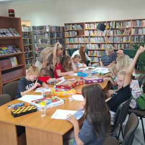 Dzień planszówek i zagadek-zajęcia wakacyjne w bibliotece