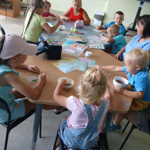 Wakacyjne zajęcia w Filii Bibliotecznej w Prostyni "Pamiątka z wakacji"