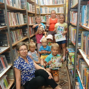 Wakacyjne zajęcia w Filii Bibliotecznej w Prostyni "Pamiątka z wakacji"